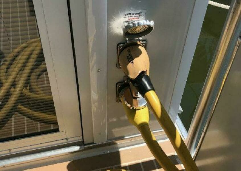 2017 Sumerset Houseboat