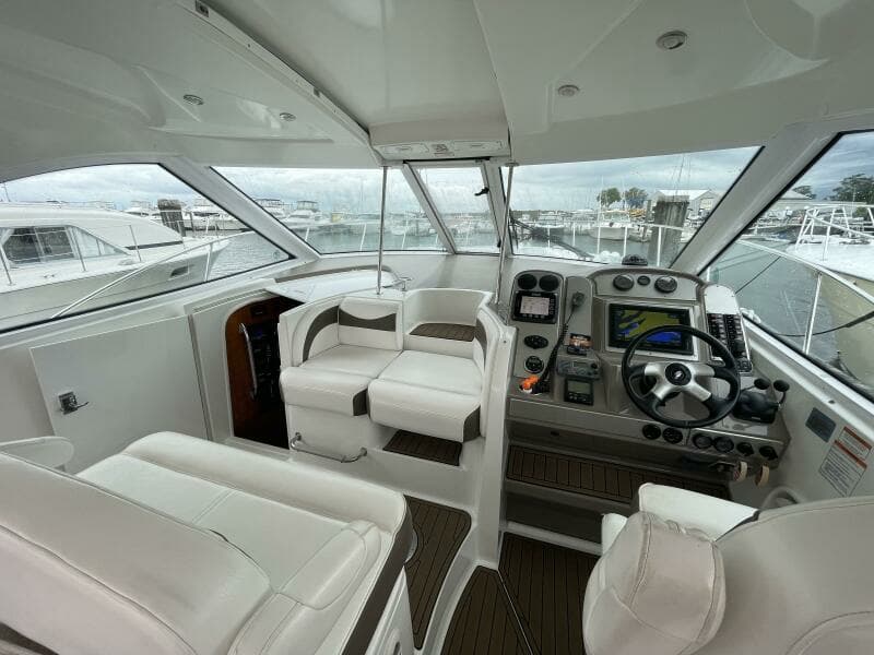 2008 Cruisers Yachts 390 Sports Coupe