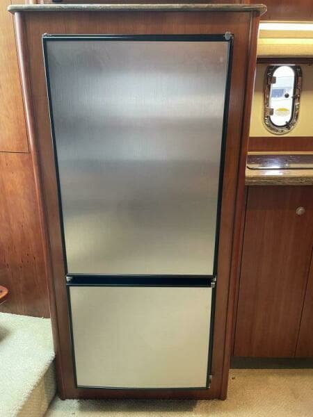 2008 Cruisers Yachts 390 Sports Coupe