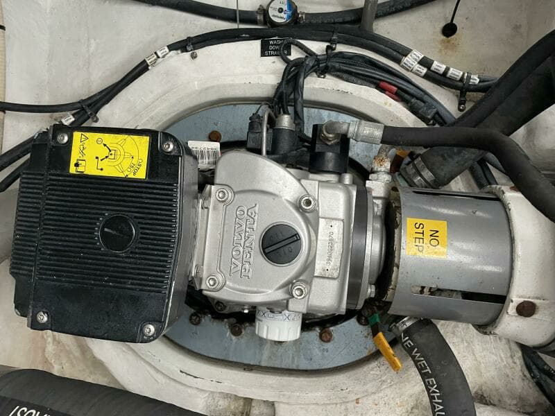 2008 Cruisers Yachts 390 Sports Coupe