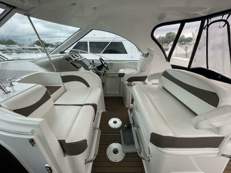 2008 Cruisers Yachts 390 Sports Coupe