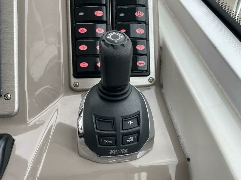 2008 Cruisers Yachts 390 Sports Coupe