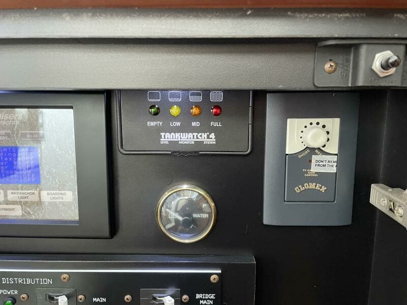 2008 Cruisers Yachts 390 Sports Coupe