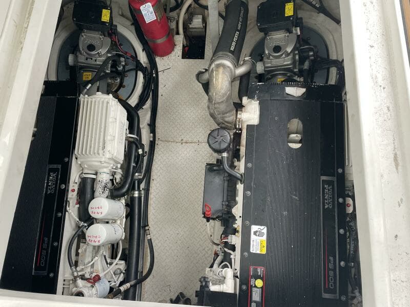 2008 Cruisers Yachts 390 Sports Coupe