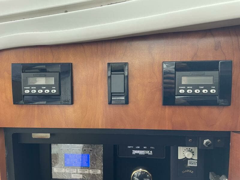 2008 Cruisers Yachts 390 Sports Coupe