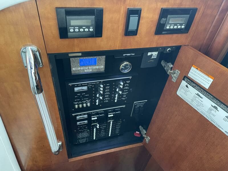 2008 Cruisers Yachts 390 Sports Coupe