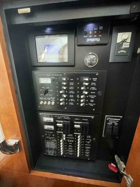 2008 Cruisers Yachts 390 Sports Coupe