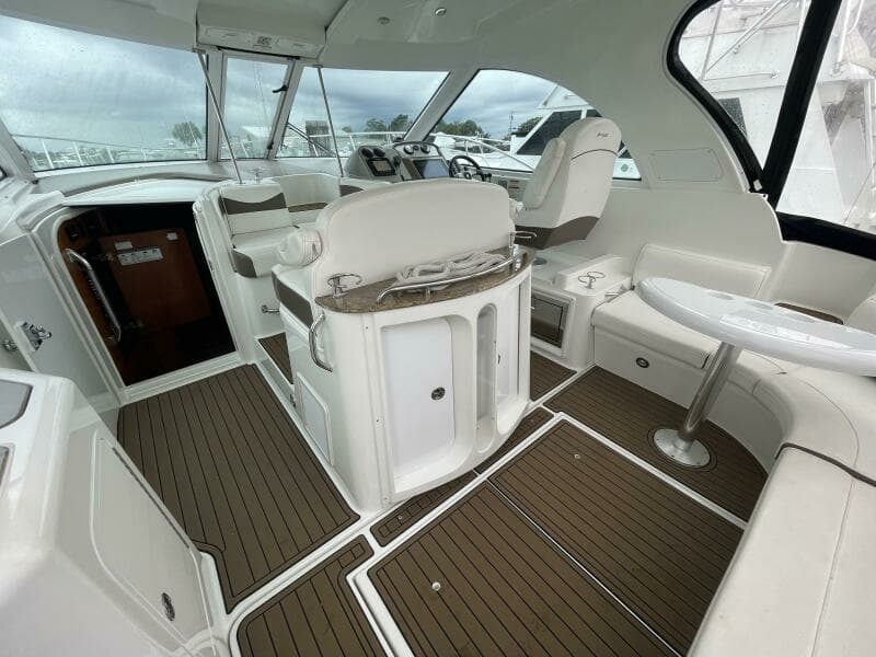 2008 Cruisers Yachts 390 Sports Coupe