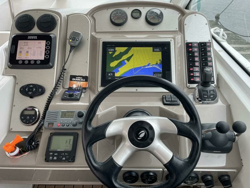 2008 Cruisers Yachts 390 Sports Coupe