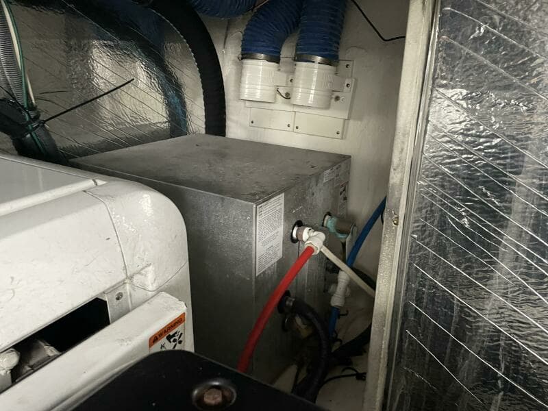 2008 Cruisers Yachts 390 Sports Coupe