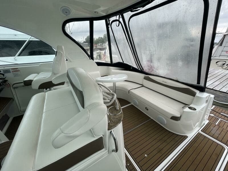 2008 Cruisers Yachts 390 Sports Coupe