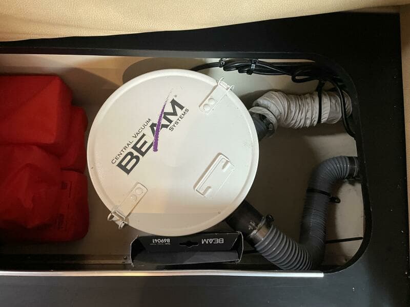 2008 Cruisers Yachts 390 Sports Coupe