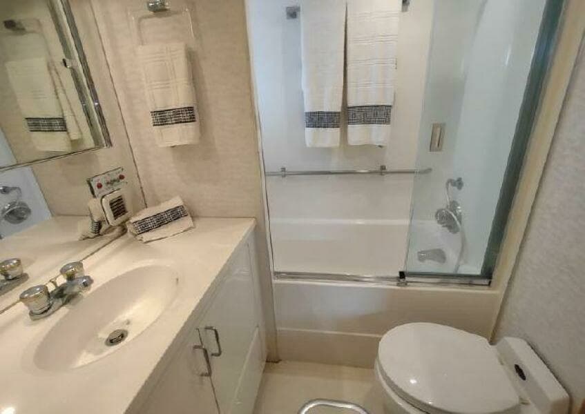 1996 Hatteras 50' Sport Deck