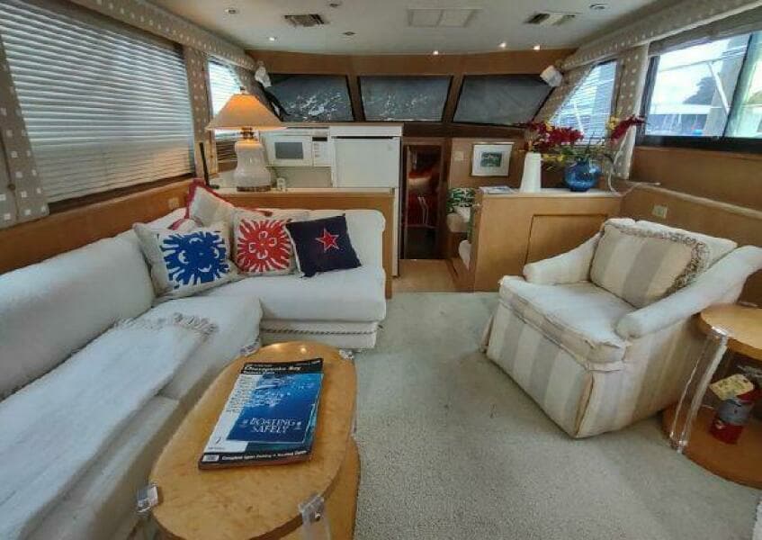 1996 Hatteras 50' Sport Deck