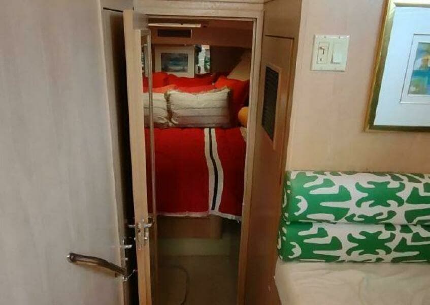 1996 Hatteras 50' Sport Deck