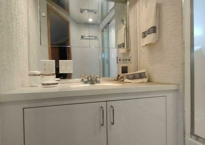 1996 Hatteras 50' Sport Deck