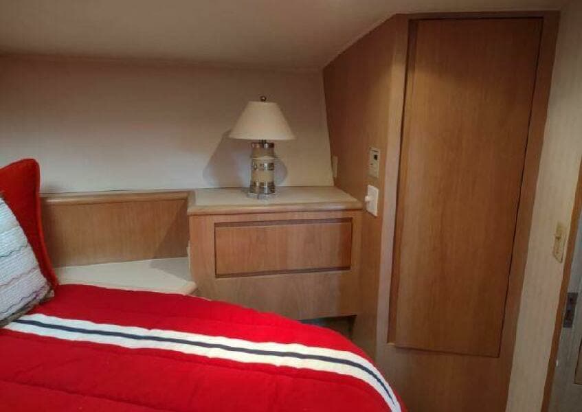 1996 Hatteras 50' Sport Deck