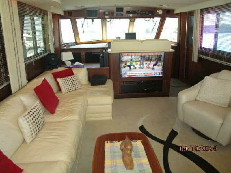 63' Hatteras salon forward