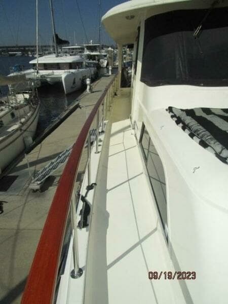 63' Hatteras starboard side deck1