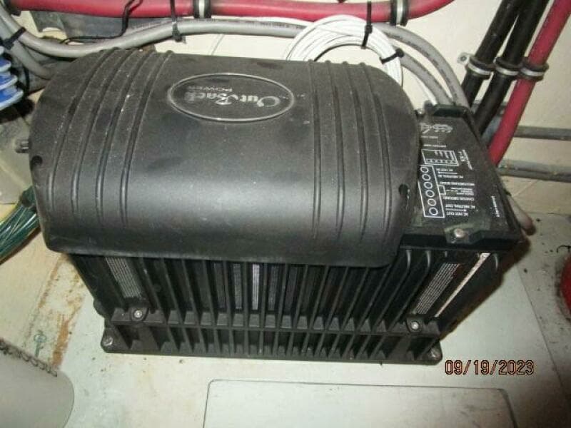 63' Hatteras inverter