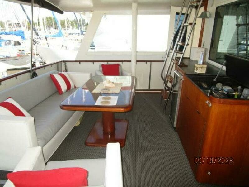 63' Hatteras aftdeck port