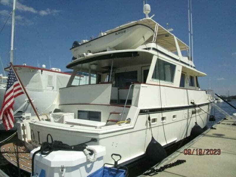 63' Hatteras starboard aft profile