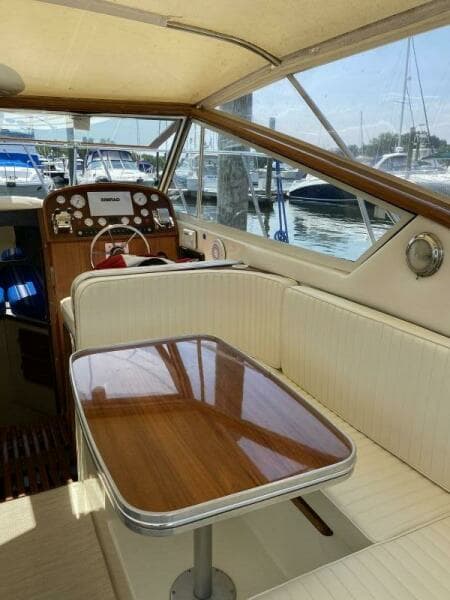 1984 Chris-Craft 316 Commander