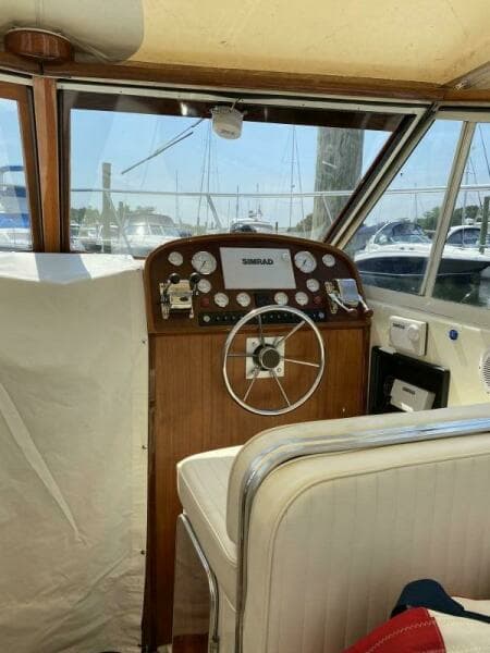 1984 Chris-Craft 316 Commander