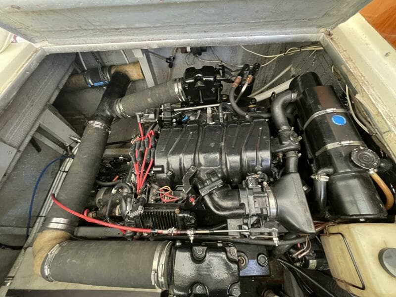 1984 Chris-Craft 316 Commander