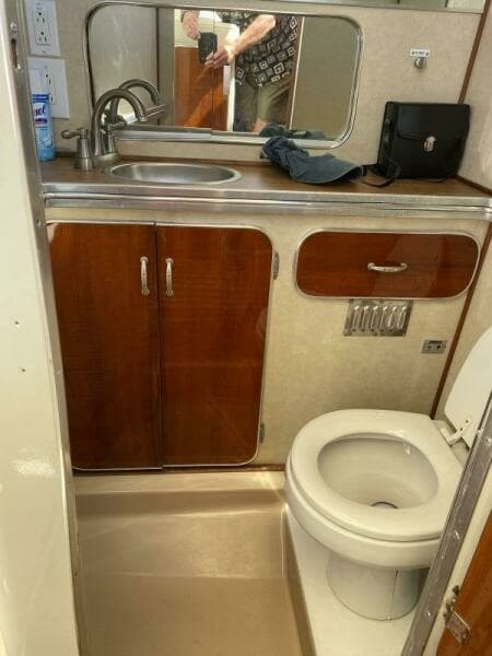 1984 Chris-Craft 316 Commander