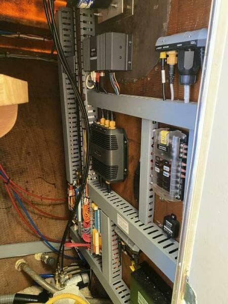 1984 Chris-Craft 316 Commander