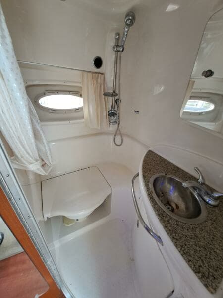 2005 Chaparral 330 Signature Cruiser