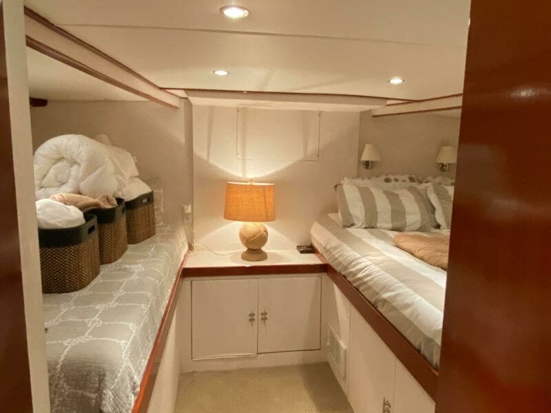 1973 Chris-Craft 47 Commander Flush Deck