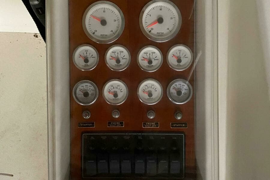 1973 Chris-Craft 47 Commander Flush Deck