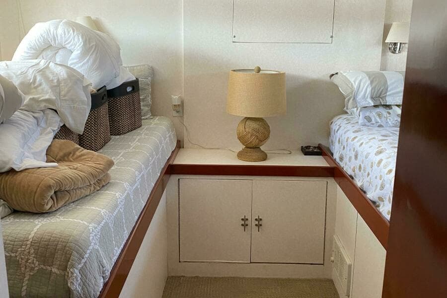 1973 Chris-Craft 47 Commander Flush Deck