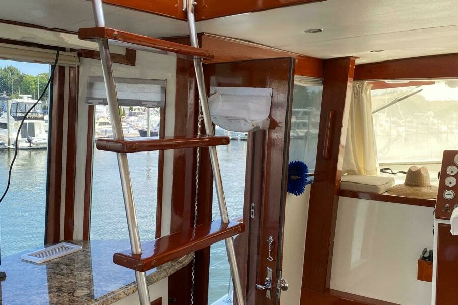 1973 Chris-Craft 47 Commander Flush Deck