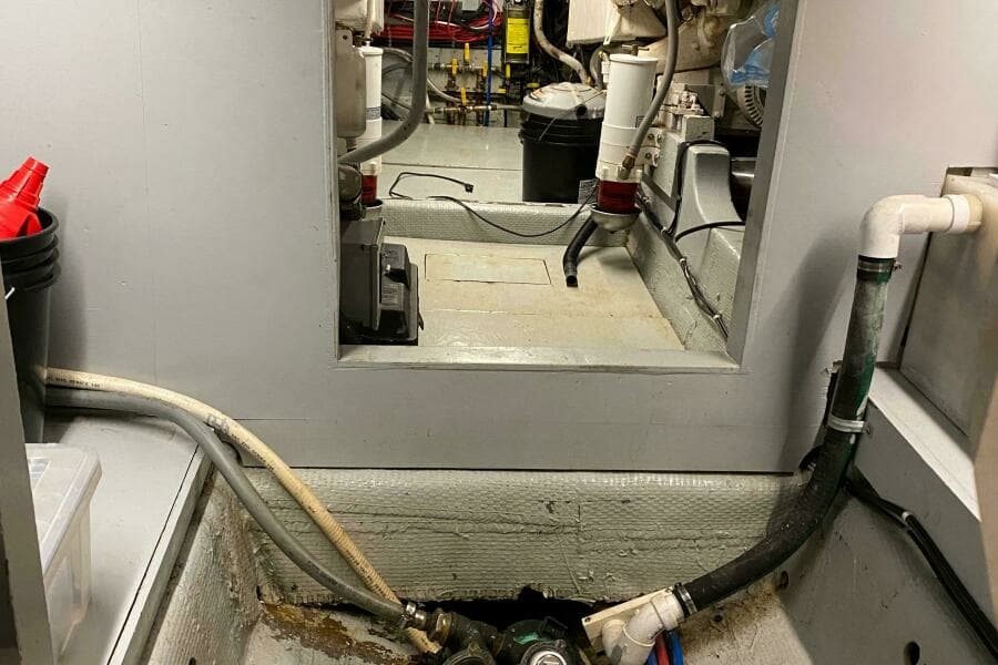 1973 Chris-Craft 47 Commander Flush Deck