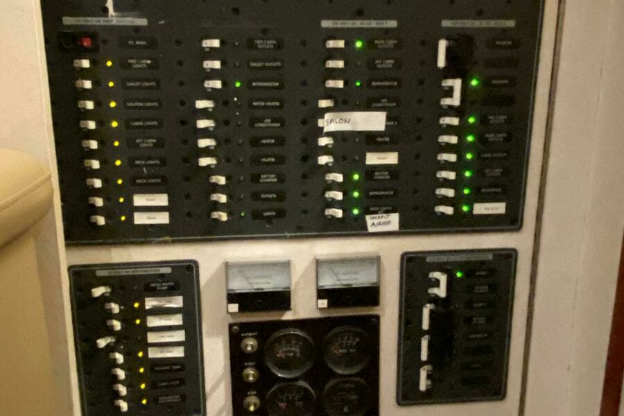 1973 Chris-Craft 47 Commander Flush Deck