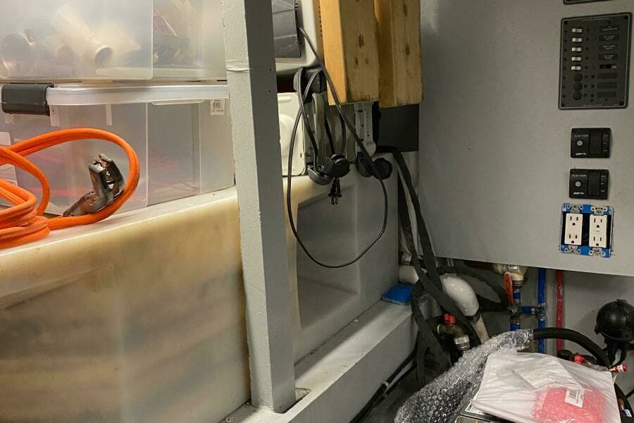 1973 Chris-Craft 47 Commander Flush Deck