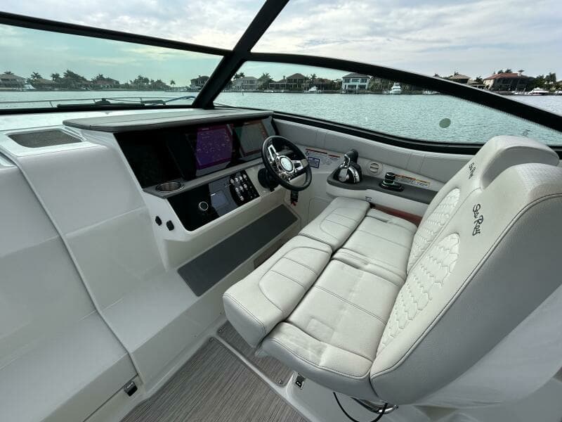 2021 320 Sundancer - Moor To Sea - Helm