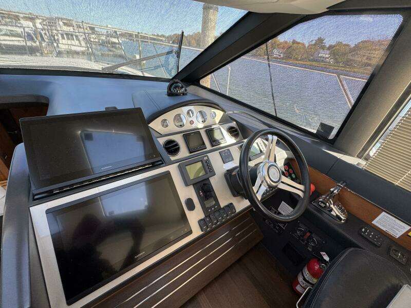 2015 Princess V52