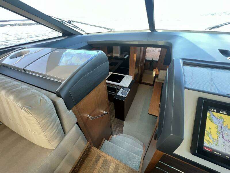 2015 Princess V52