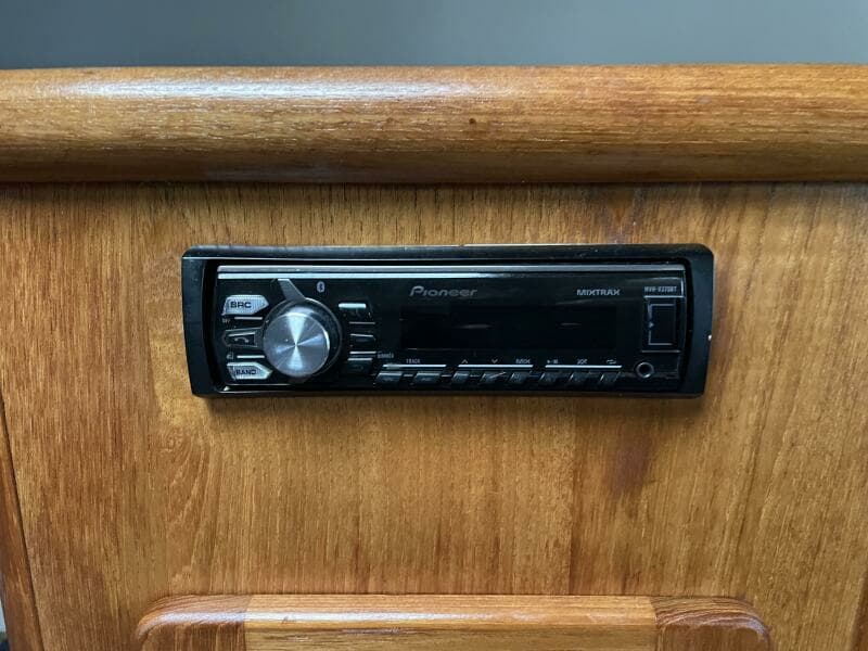 2000 Pursuit 3000 Express