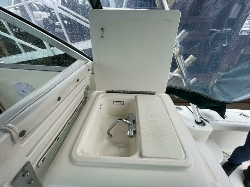 2000 Pursuit 3000 Express