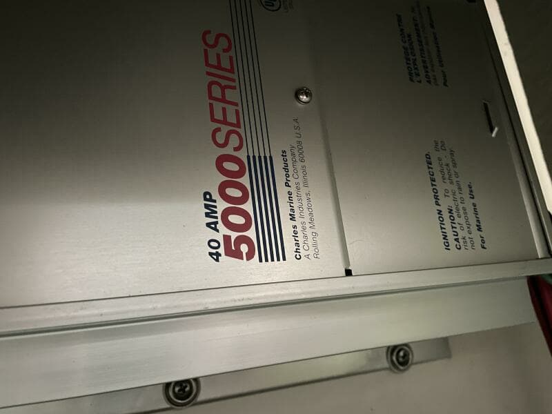 2000 Pursuit 3000 Express