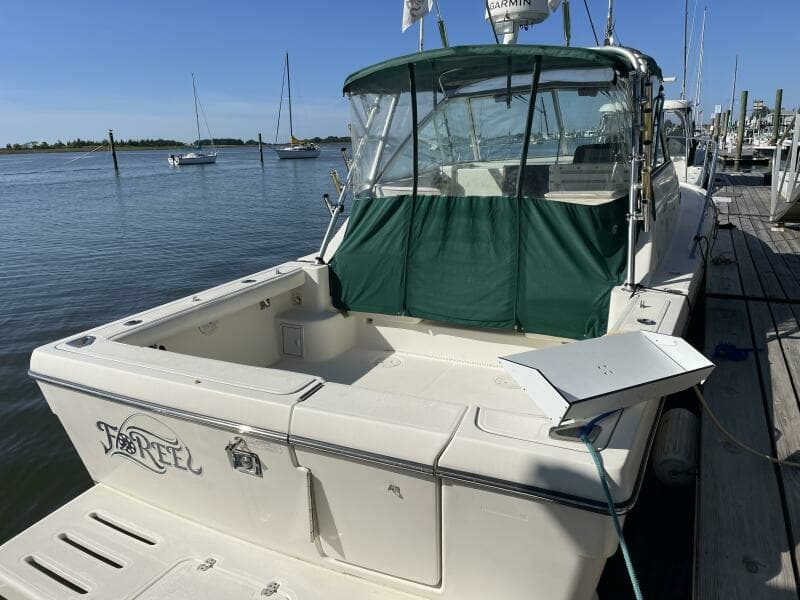 2000 Pursuit 3000 Express