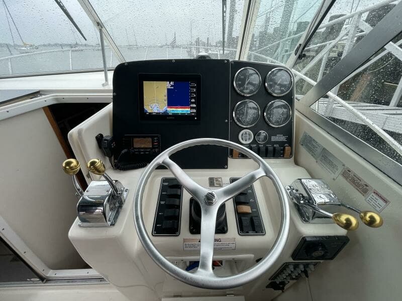 2000 Pursuit 3000 Express