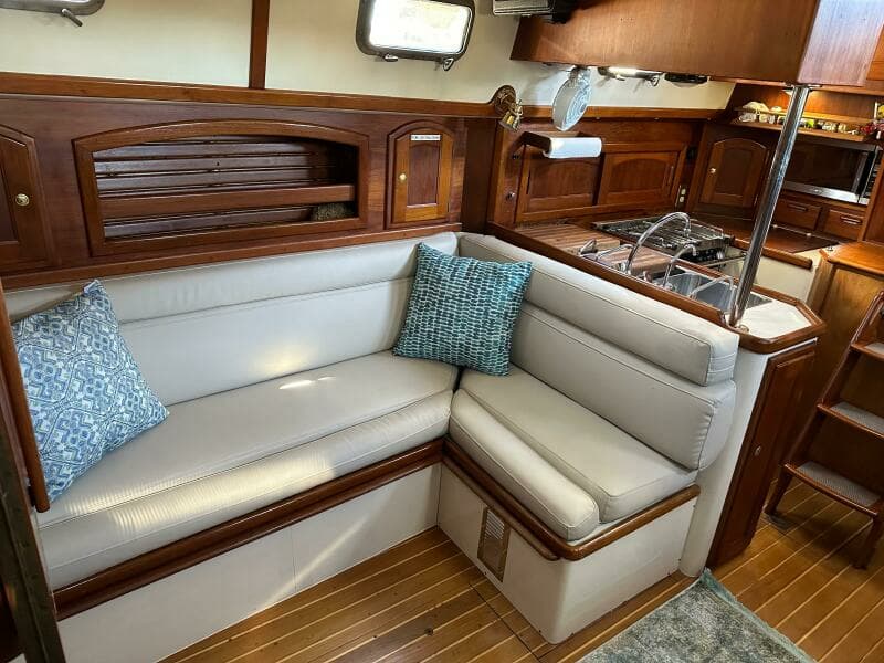 1998 Pacific Seacraft Crealock 37
