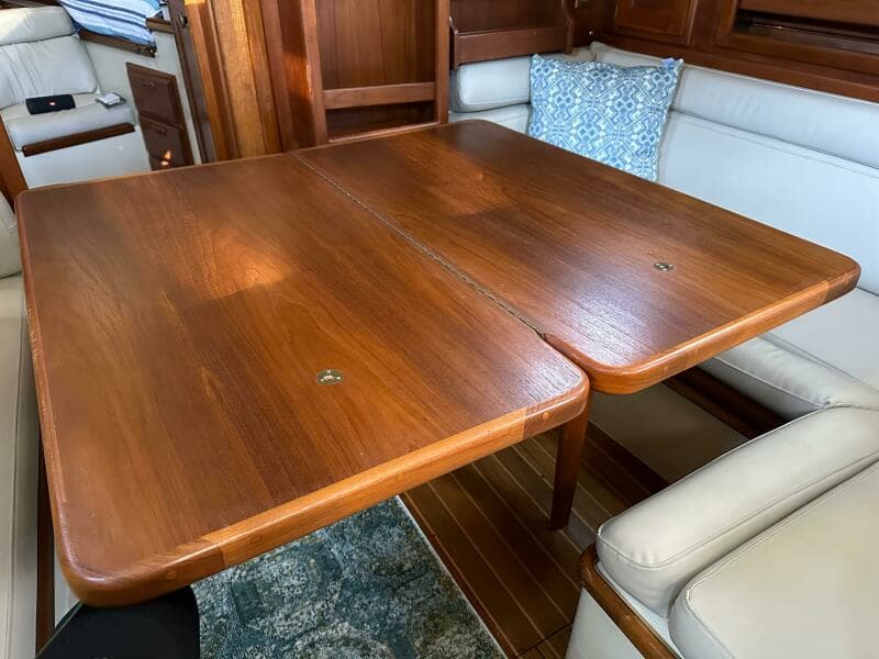 1998 Pacific Seacraft Crealock 37