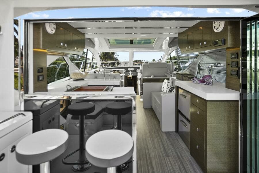2019 Cruisers Yachts 54 Cantius